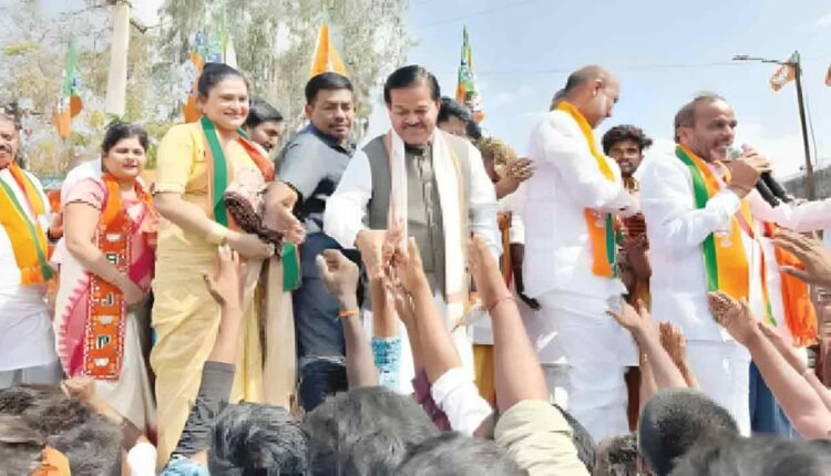 Union Minister Attacks BRS And Congress Rule 