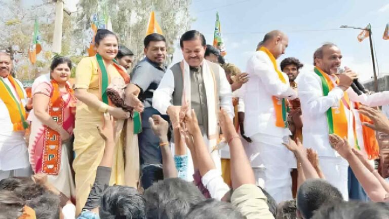 Union Minister Attacks BRS And Congress Rule 