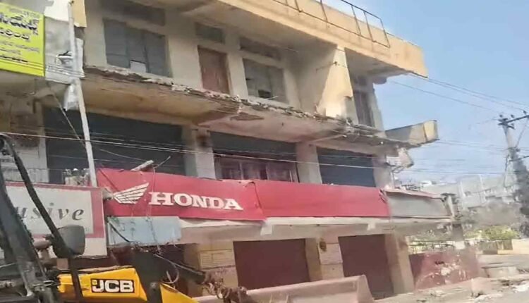 Honda Showroom Building Collapsed In Shamshabad
