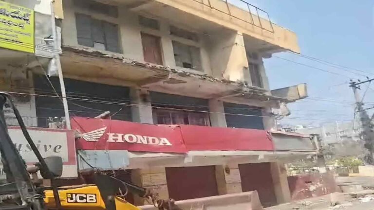 Honda Showroom Building Collapsed In Shamshabad