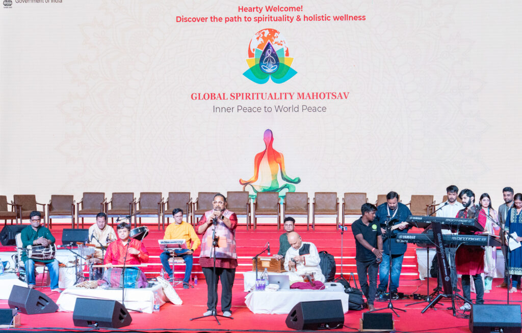 Shankar Mahadevan, Kumaresh Rajagopalan, and Shashank Subramanyam Render Scintillating Spiritual Music to ring in Global Spirituality Mahotsav 