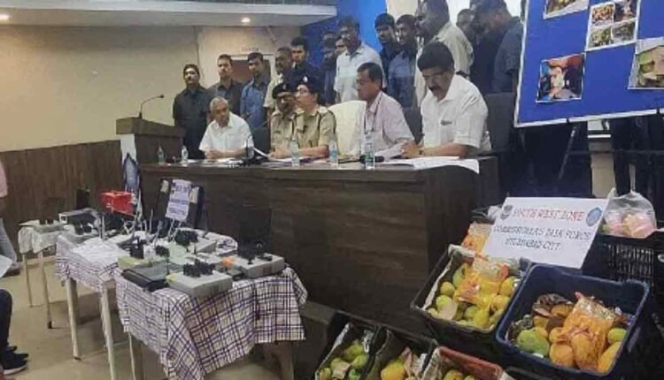 Police Raid Five Godowns, Seize Mangoes Ripened With Chemicals