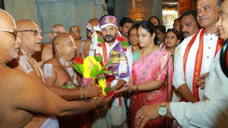 CM Revanth Reddy And Wife Performed Pooja At Yadagirigutta