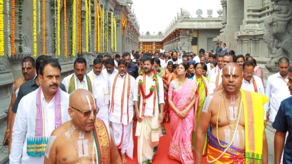 CM Revanth Reddy And Wife Performed Pooja At Yadagirigutta