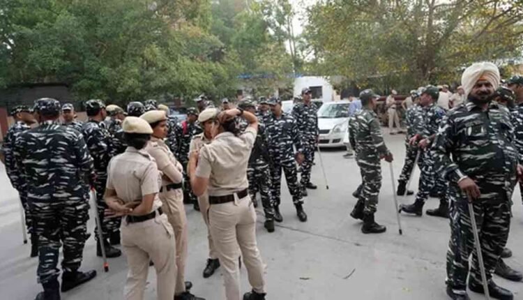 AAP Protestors Detained Outside Patel Chowk Metro Station Ahead Of PM House 'Gherao'