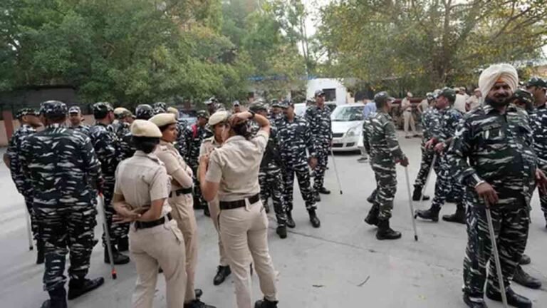 AAP Protestors Detained Outside Patel Chowk Metro Station Ahead Of PM House 'Gherao'