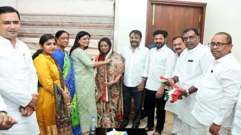 WATCH | Hyderabad Mayor Gadwal Vijayalaxmi Joins Congress
