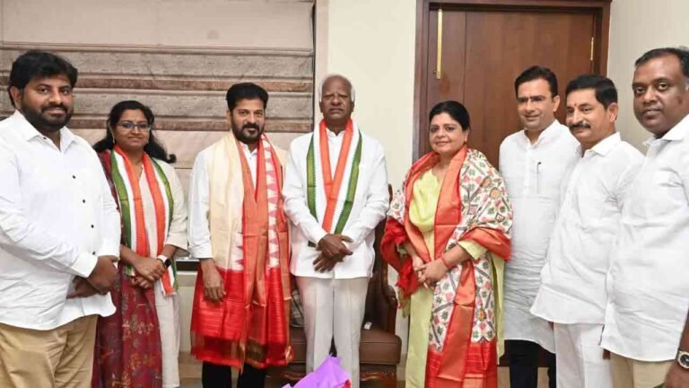 Kadiyam Srihari, Kavya Joins Congress Party