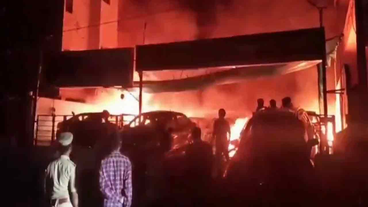 Fire Breaks Out At Pre-Owned Cars Showroom In Jubilee Hills, 16 Vehicles Damaged 