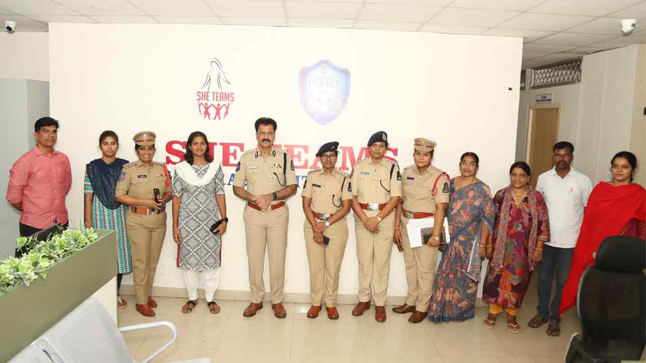 CP, Hyderabad City Rewarded Cyber Crimes and Women Safety Wing staff