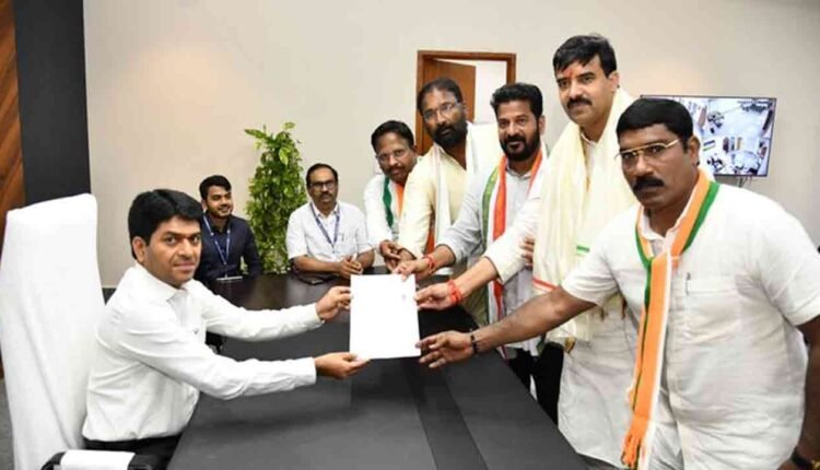 Vamshi Chand Reddy Filed Nomination From Mahabubnagar