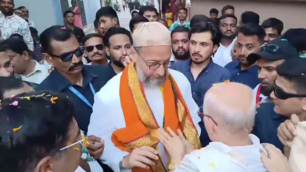 WATCH | Asaduddin Owaisi Took Blessings From A Hindu Priest During Campaign In Hyderabad