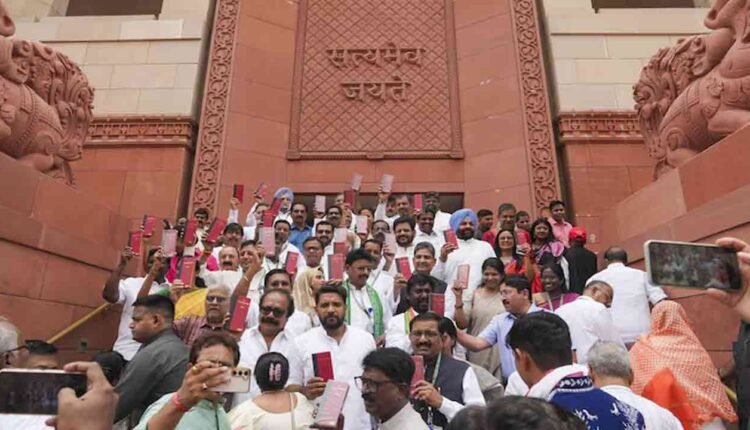 INDI Alliance MPs Show Strength On The First Day Of Parliament Session 