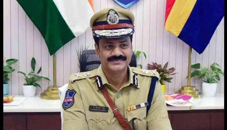 Hyderabad Police Commissioner Transfer 12 Inspectors 