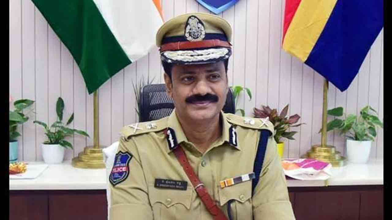 Hyderabad Police Commissioner Transfer 12 Inspectors 
