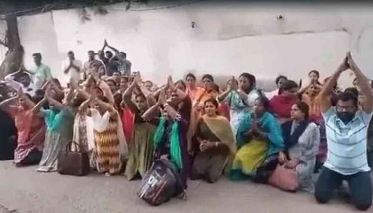 Teaching Job Aspirants Sit-In By Kneeling At CM Revanth's Residence