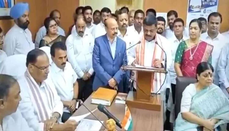 Congress Candidate Theenmar Mallana Sworn In As An MLC