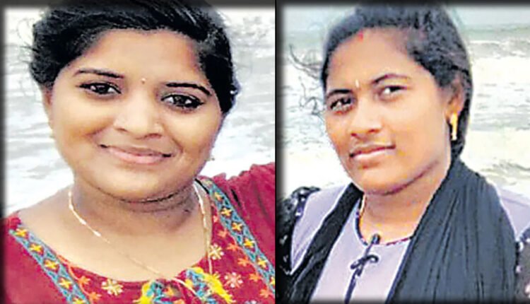 Women Drowned While Taking Photo At Thanthadi Beach