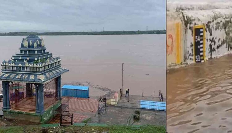 River Godavari Is Receding In Height At Bhadrachalam