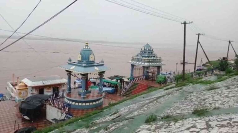 Godavari Rising At Bhadrachalam, Second Danger Alert Issued