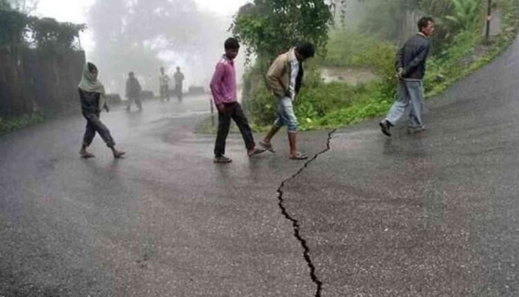 Earthquake In Jammu And Kashmir: People Ran Out Of Houses And Offices 