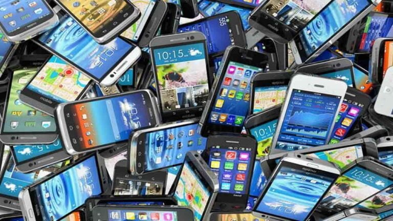 Cyberabad Police Hands Over 345 Lost Mobiles To Owners
