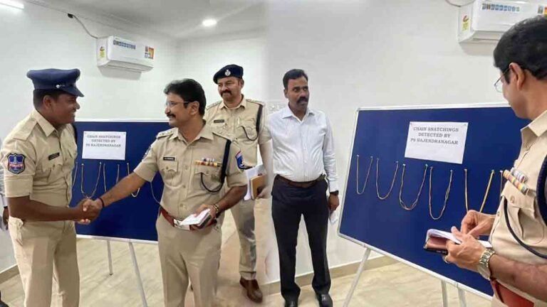 Police Apprehended Two Notorious Snatching Offerneds: Recovered 6 Chains Worth Rs.11.10 Lakhs 
