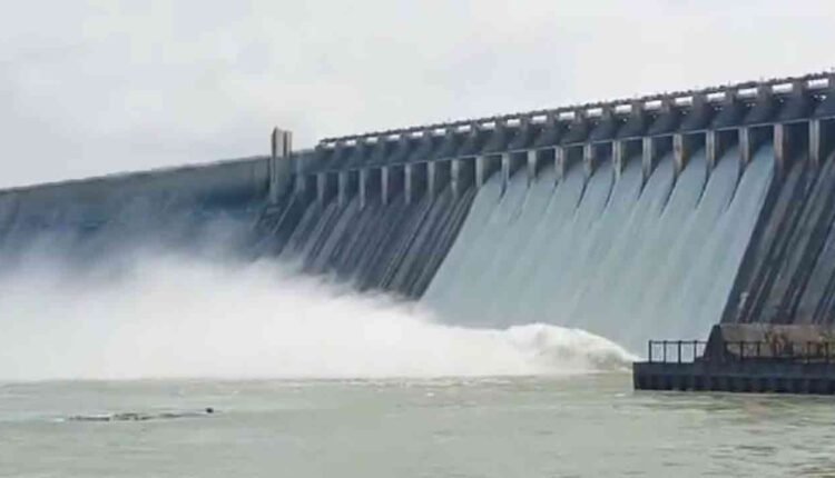 12 Crest Gates Of Nagarjuna Sagar Lifted To Release Water