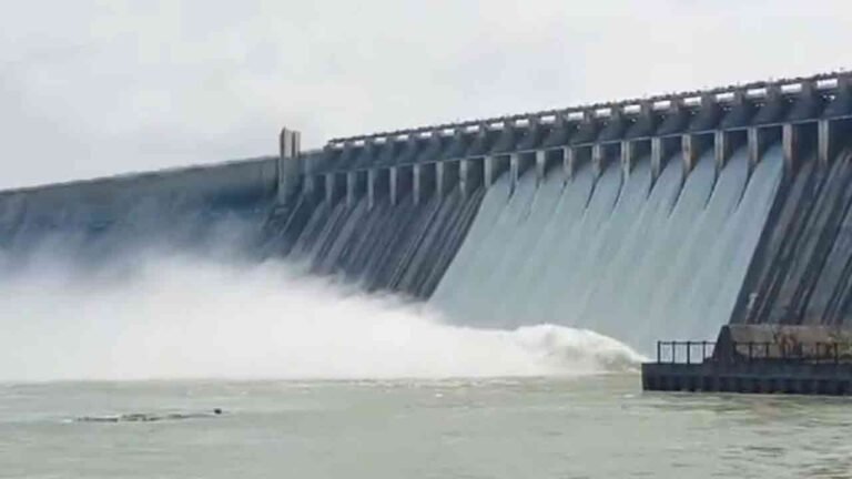 12 Crest Gates Of Nagarjuna Sagar Lifted To Release Water