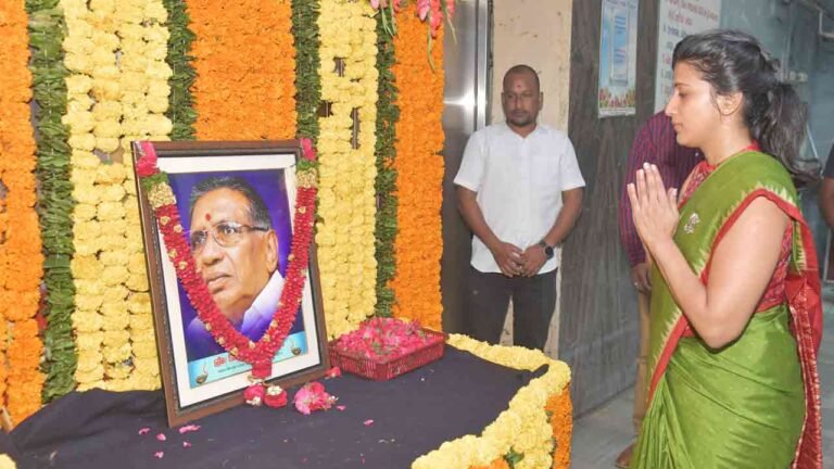 Commissioner Amrapali Kata Paid Tribute To Telangana Ideologue Acharya Kothapalli Jayashankar