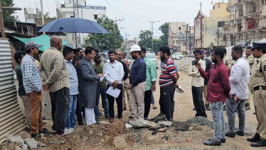 Threat To Amberpet Masjid; Amjed Ullah Khan Visits