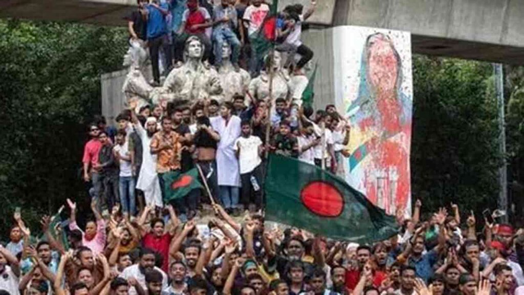 Bangladesh Chief Justice to Resign as Protesters Gherao Supreme Court