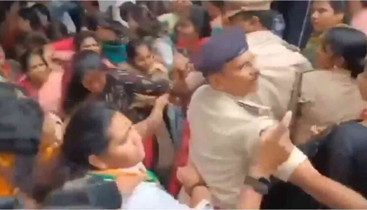 Congress Women Attack BRS Women Activists In Hyderabad