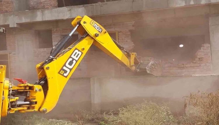 GHMC Cracked Down Illegal Construction Near KBR Park