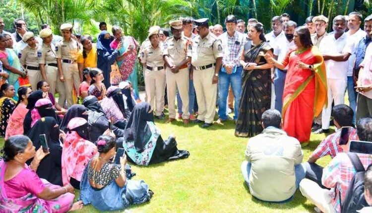 Media Complaints Should Be Resolved In Time: Gadwal Vijayalakshmi