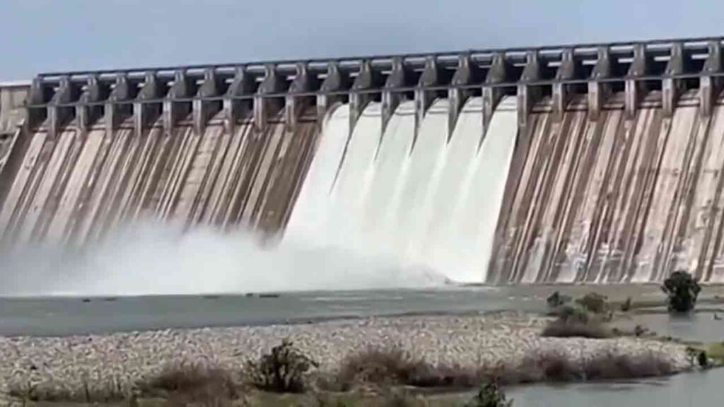 12 Crest Gates Of Nagarjuna Sagar Lifted To Release Water