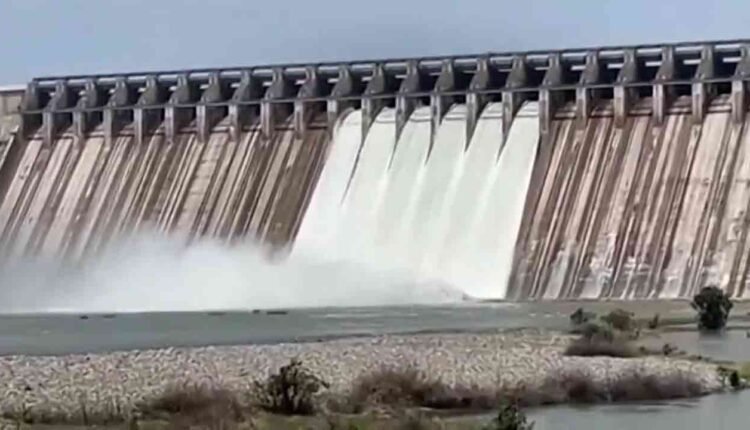 12 Crest Gates Of Nagarjuna Sagar Lifted To Release Water
