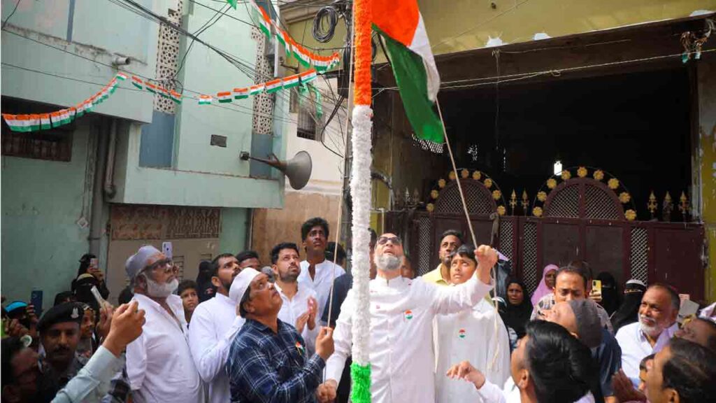 AIMIM Chief Asaduddin Owaisi Unfurled National Flag In Old City