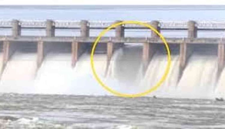 Tungabhadra Dam Gate Washed Away by Floods