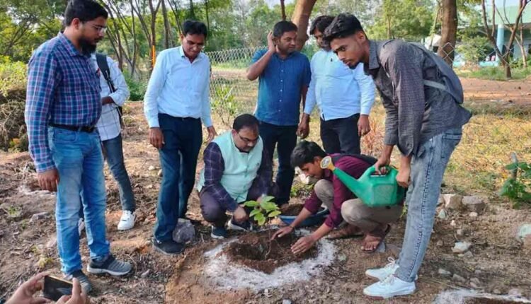 MANUU Planted Saplings Under Campaign 'Ek Ped Maa Ke Naam'
