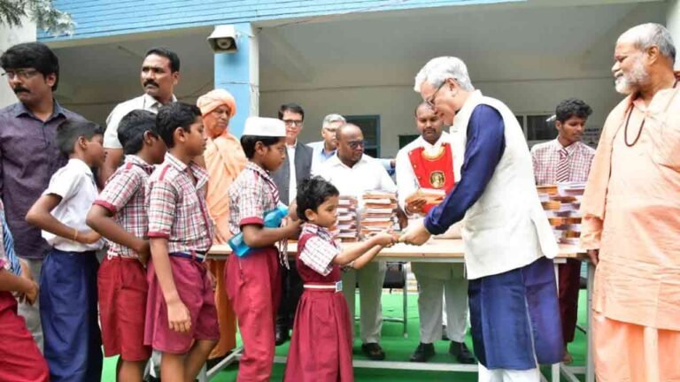 Governor Distributed Notebooks To Students