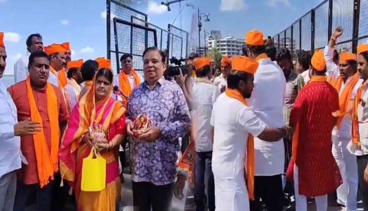 WATCH | Tension Near Tank Bund