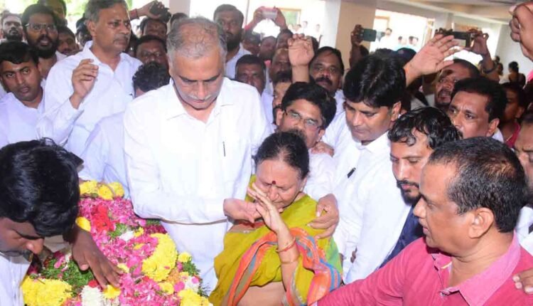 BRS Leaders Visited Jainoor And Spoke With Victim's Son