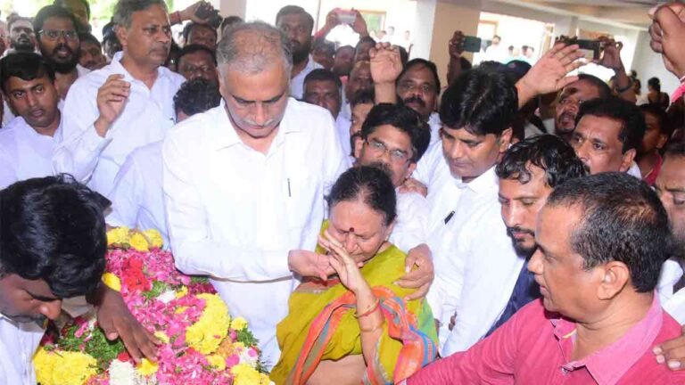 BRS Leaders Visited Jainoor And Spoke With Victim's Son