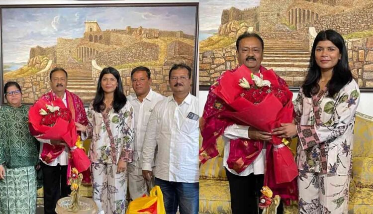 Nikhat Zareen Visits Shabbir Ali, Thanks Him For Support In Securing DSP Post