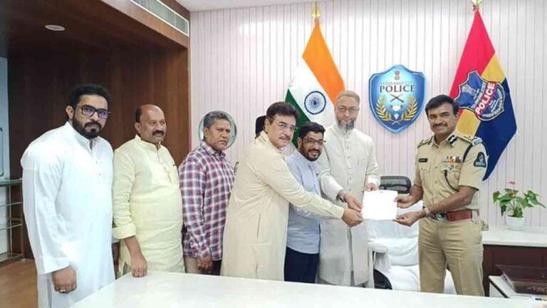AIMIM Chief Asaduddin Owaisi With MLAs Met CP CV Anand, Filed Case Against Yati Narasinghanand Saraswati