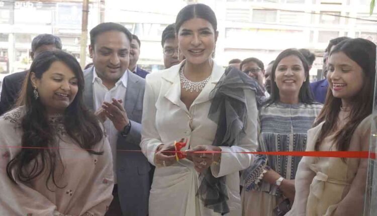 Actress Lakshmi Manchu Inaugurates Limelight Lab Grown Diamonds Store