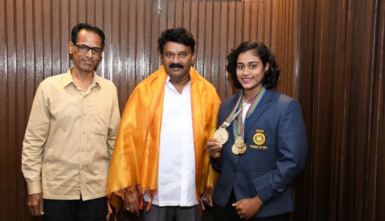 Mahesh Vaishnavi Met Ex-Minister Talasani, Assures Support To Sportspersons
