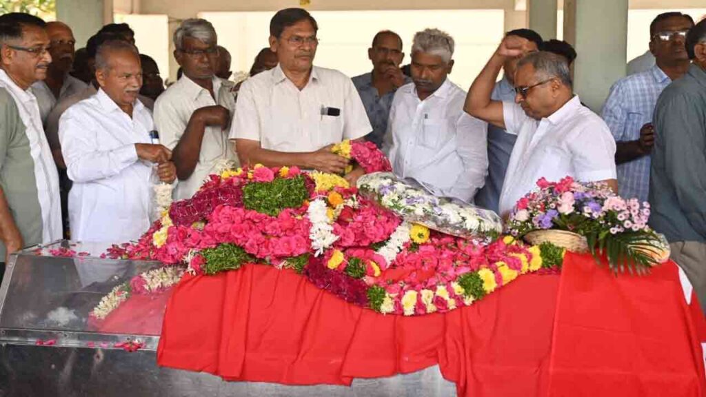 CPI Leader Narayana Pay Tribute To Saibaba's Body At Gunpark