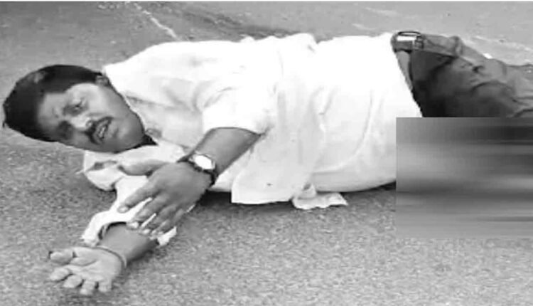 Road Accident: Humanity is forgotten and the competition for photos